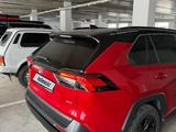 Toyota RAV4 2021 года за 16 200 000 тг. в Астана – фото 2