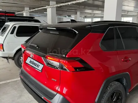 Toyota RAV4 2021 года за 16 200 000 тг. в Астана – фото 2