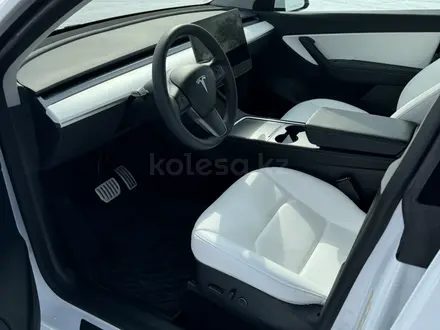 Tesla Model Y 2022 года за 22 000 000 тг. в Алматы – фото 4