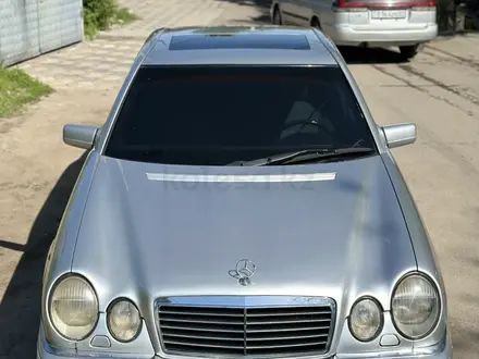 Mercedes-Benz E 320 1998 годаүшін3 399 999 тг. в Алматы – фото 2