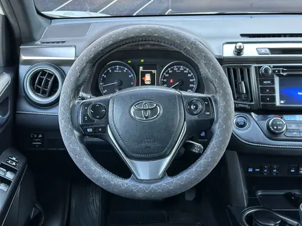 Toyota RAV4 2018 года за 12 500 000 тг. в Атырау – фото 11