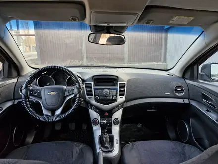 Chevrolet Cruze 2012 года за 3 100 000 тг. в Актобе – фото 12