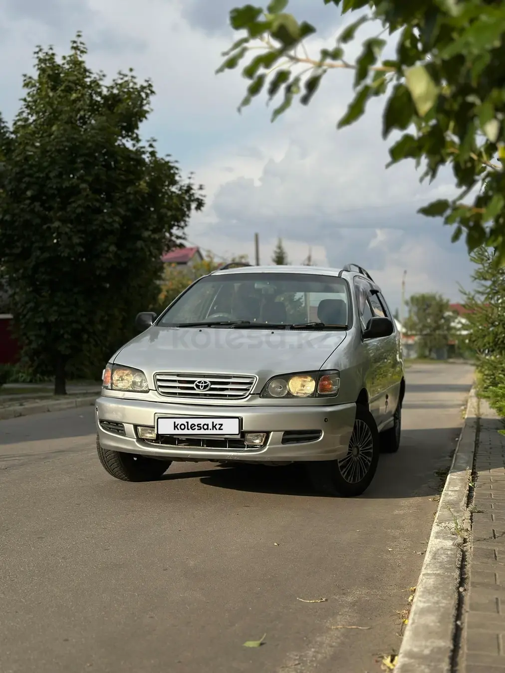 Toyota Ipsum, 1996