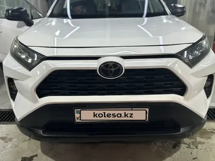 Toyota RAV4 2021 года за 17 300 000 тг. в Алматы