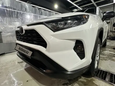 Toyota RAV4 2021 года за 17 300 000 тг. в Алматы – фото 12