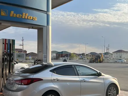 Hyundai Elantra 2015 года за 4 500 000 тг. в Атырау – фото 4
