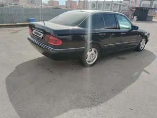 Mercedes-Benz E 320
