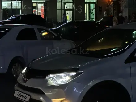 Toyota RAV4 2019 года за 13 500 000 тг. в Атырау – фото 4