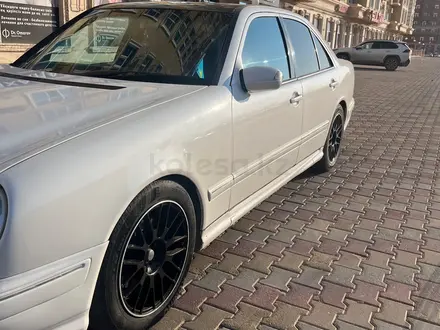 Mercedes-Benz E 320 2001 года за 5 200 000 тг. в Актау – фото 4