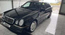 Mercedes-Benz E 320 1997 года за 2 400 000 тг. в Атырау – фото 4