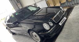 Mercedes-Benz E 320 1997 года за 2 400 000 тг. в Атырау – фото 3