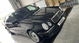 Mercedes-Benz E 320 1997 года за 2 400 000 тг. в Атырау