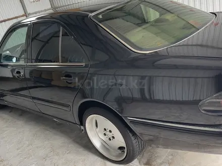 Mercedes-Benz E 320 1997 года за 2 400 000 тг. в Атырау – фото 6