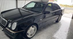 Mercedes-Benz E 320 1997 года за 2 400 000 тг. в Атырау – фото 5