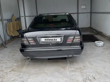 Mercedes-Benz E 320 1997 года за 2 400 000 тг. в Атырау – фото 7