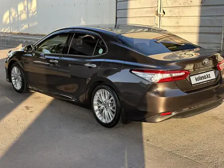 Toyota Camry 2019 года за 15 500 000 тг. в Алматы – фото 5