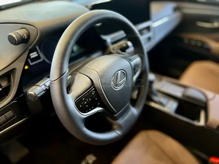 Lexus ES 250 Progressive 2022 года за 35 000 000 тг. в Атырау – фото 17