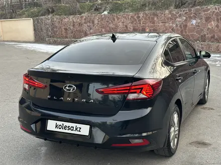 Hyundai Elantra 2019 года за 8 200 000 тг. в Тараз – фото 2