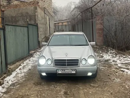 Mercedes-Benz E 230 1996 года за 1 700 000 тг. в Алматы