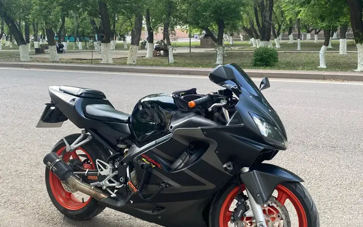 Honda  CBR 600F 2001 годаүшін1 990 000 тг. в Караганда
