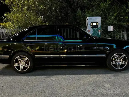 Mercedes-Benz E 280 1999 года за 2 500 000 тг. в Алматы – фото 2