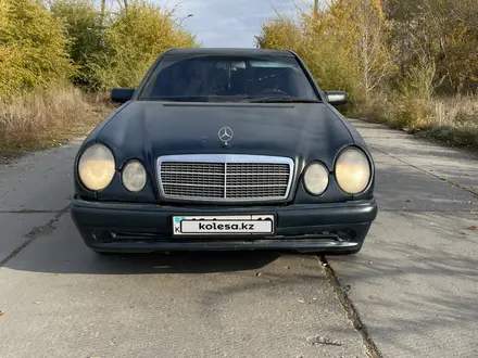 Mercedes-Benz E 230 1997 года за 2 200 000 тг. в Семей – фото 2