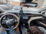 Toyota Camry 2019 года за 11 950 000 тг. в Астана – фото 5