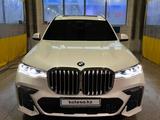 BMW X7 2021 года за 58 000 000 тг. в Астана – фото 2
