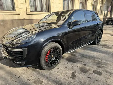 Porsche Cayenne 2015 года за 23 200 000 тг. в Алматы – фото 2