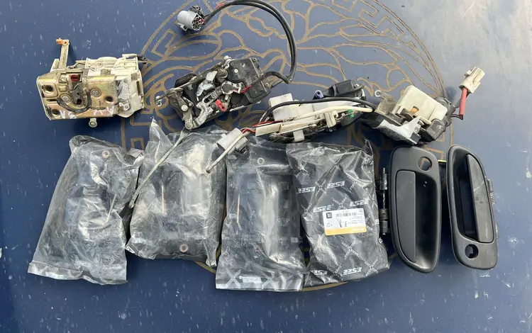Наружние и внутренние ручки дверей, Замки дверей Toyota Carina E, Avensisүшін5 000 тг. в Караганда