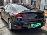 Hyundai Elantra 2019 года за 8 800 000 тг. в Костанай – фото 2