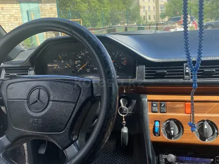 Mercedes-Benz E 220 1993 года за 2 650 000 тг. в Караганда – фото 13