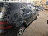 Volkswagen Golf 1998 годаfor2 200 000 тг. в Семей – фото 4