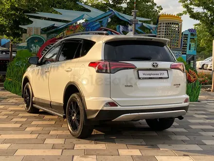 Toyota RAV4 2018 года за 13 300 000 тг. в Алматы – фото 10