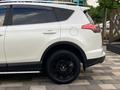 Toyota RAV4 2018 года за 13 300 000 тг. в Алматы – фото 12