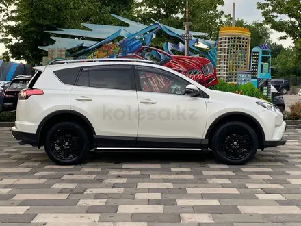 Toyota RAV4 2018 года за 13 300 000 тг. в Алматы – фото 13