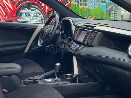 Toyota RAV4 2018 года за 13 300 000 тг. в Алматы – фото 17