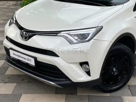 Toyota RAV4 2018 года за 13 300 000 тг. в Алматы – фото 2