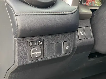Toyota RAV4 2018 года за 13 300 000 тг. в Алматы – фото 24