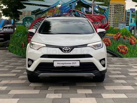 Toyota RAV4 2018 года за 13 300 000 тг. в Алматы – фото 3