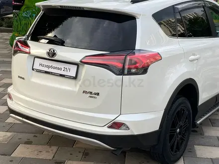 Toyota RAV4 2018 года за 13 300 000 тг. в Алматы – фото 5