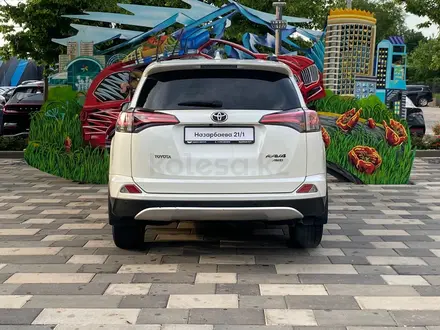 Toyota RAV4 2018 года за 13 300 000 тг. в Алматы – фото 7