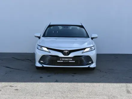 Toyota Camry 2020 года за 13 300 000 тг. в Атырау – фото 2