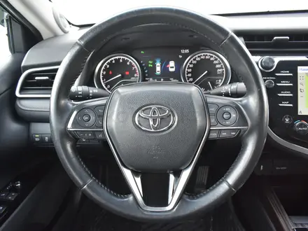 Toyota Camry 2020 года за 13 300 000 тг. в Атырау – фото 11