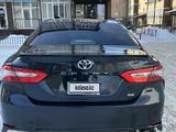 Toyota Camry 2018 года за 10 000 000 тг. в Уральск – фото 3