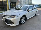 Toyota Camry 2018 года за 13 900 000 тг. в Павлодар – фото 2