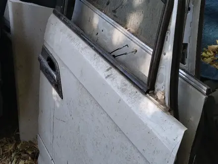 Двери Хонда Элюзион за 5 000 тг. в Семей – фото 6