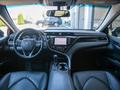 Toyota Camry 2020 года за 13 790 000 тг. в Алматы – фото 12
