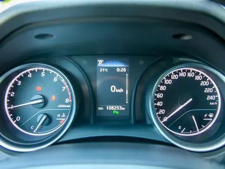 Toyota Camry 2020 года за 13 790 000 тг. в Алматы – фото 18