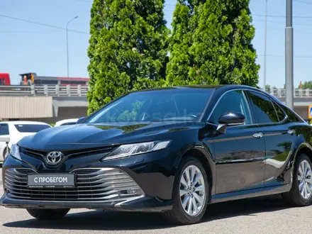Toyota Camry 2020 года за 13 790 000 тг. в Алматы – фото 2